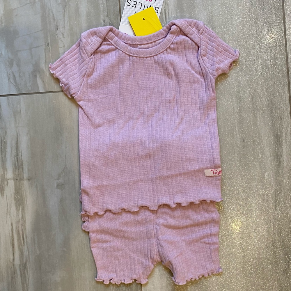 NWT RuffleButts Textured Soft Lilac Snuggly Pajamas Matching Set, infant 0-3M